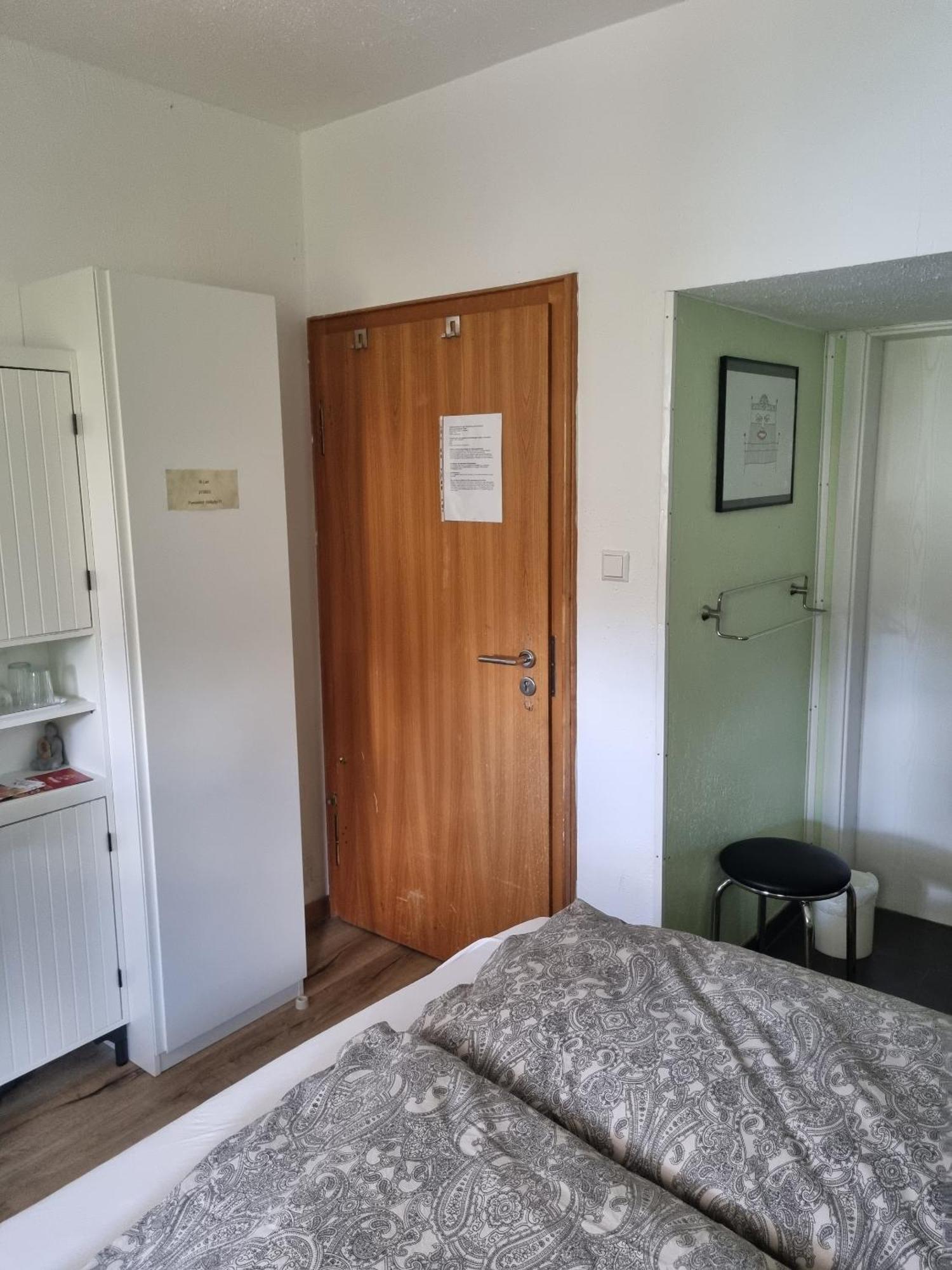 B&B Dressings Traumgarten Kaiserslautern Phòng bức ảnh