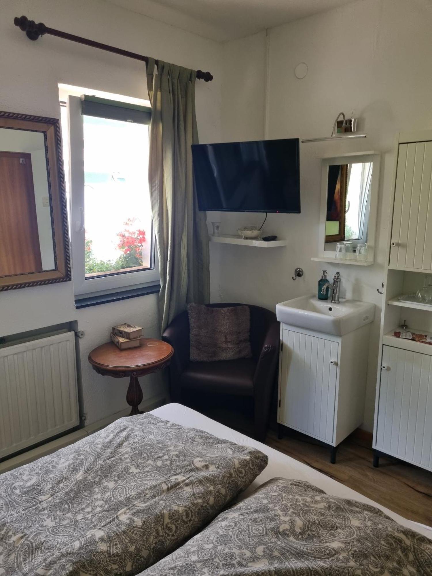 B&B Dressings Traumgarten Kaiserslautern Phòng bức ảnh
